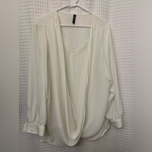 White blouse with lace detain